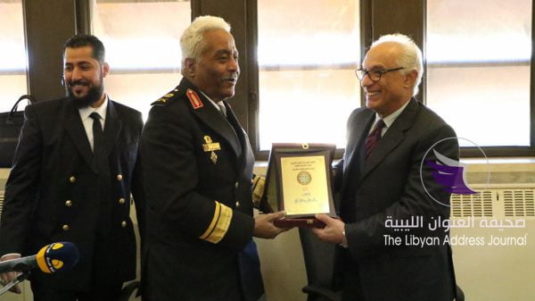 القوات البحرية تكرم جامعة بنغازي لدورها في تدريس طلبة الكلية البحرية - 0H0A9073