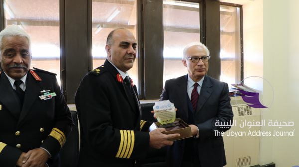 القوات البحرية تكرم جامعة بنغازي لدورها في تدريس طلبة الكلية البحرية - 0H0A9099 600x337