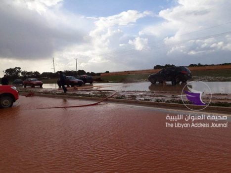 (شاهد الصور) السيول تتسبب في تعطيل حركة المرور بالطريق الساحلي شرقي بنغازي - 49199498 790085727992189 3266061077984575488 n