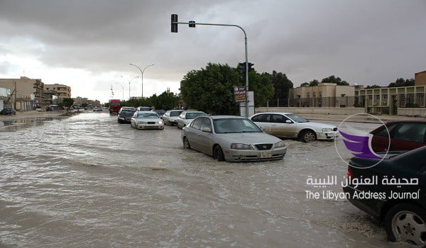 (شاهد الصور) ارتفاع منسوب مياه الأمطار يتسبب في تعطيل حركة المرور في إجدابيا  - 49686210 371552793610293 8782569673431449600 n