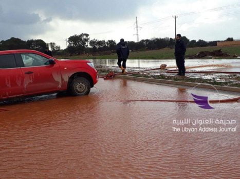 (شاهد الصور) السيول تتسبب في تعطيل حركة المرور بالطريق الساحلي شرقي بنغازي - 50013056 790086117992150 1842350724407623680 n
