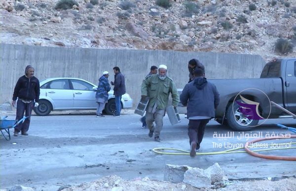 شاهد الصور.. متطوعون يصلحون طريق "شليوني كاباو" بالإنابة عن الدولة - 50886364 2058334400923710 8000003022665023488 n