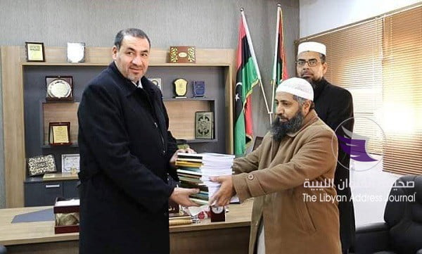 وزير التعليم بالمؤقتة يستلم منهج المعاهد الدينية الجديد - 51352774 2147002045551847 2491835721858416640 n