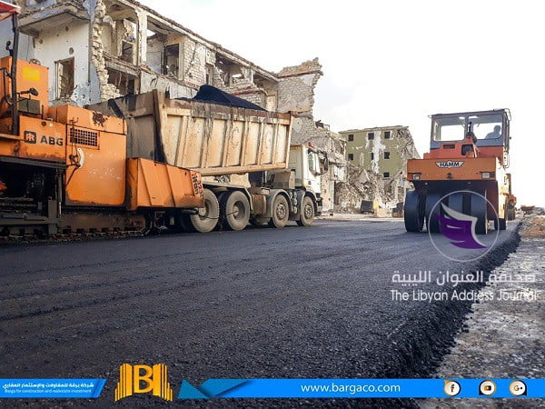 صور.. إنجاز المرحلة الأولى من صيانة شارع رفيق المهدوي بكورنيش بنغازي - 60000