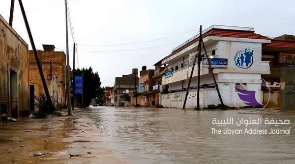 مياه الأمطار تغرق المنازل وتقطع الطرقات بإجدابيا - Dx71giwX0AAQbmr
