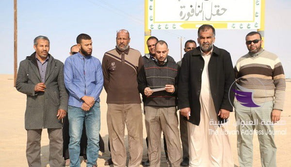 عاملون بحقل النافورة النفطي ينظمون وقفة احتجاجية 1 عاملون بحقل النافورة النفطي ينظمون وقفة احتجاجية - received 339202290246515