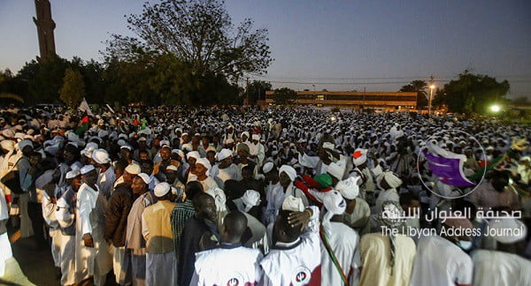 النظام السوداني يحتجز أساتذة جامعيين مع استمرار الاحتجاجات - 1037670241