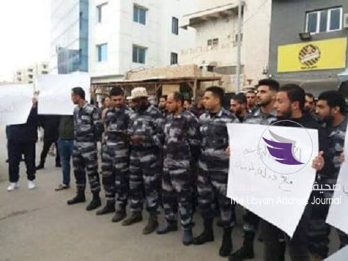 صور .. الأمن الرئاسي يعتصم أمام مقر حكومة الوفاق مطالبين بمرتباتهم المستحقة عن 15 شهرا - 52143660 506758176514651 6148984646232178688 n