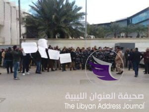 صور .. الأمن الرئاسي يعتصم أمام مقر حكومة الوفاق مطالبين بمرتباتهم المستحقة عن 15 شهرا - 52281242 2210358149212519 9111141689552011264 n