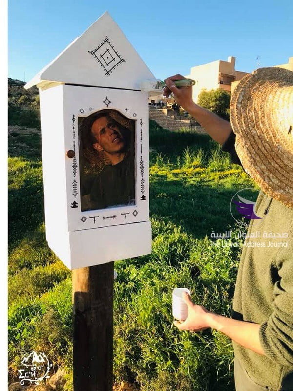 متداول.. إنشاء مكتبات صغيرة على الطرقات في يفرن 4 متداول.. إنشاء مكتبات صغيرة على الطرقات في يفرن - D15aqOrWoAA3JwA