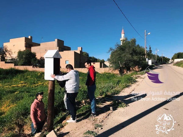 متداول.. إنشاء مكتبات صغيرة على الطرقات في يفرن 5 متداول.. إنشاء مكتبات صغيرة على الطرقات في يفرن - D15aqOuWkAE 92q