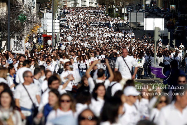 "مسيرة بيضاء" للعاملين في التمريض تجوب شوارع لشبونة - LYNXMPEF2804J L