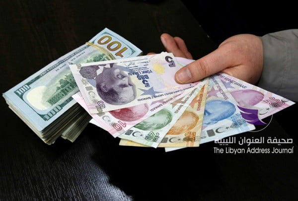 الليرة التركية تهبط أكثر من 5 بالمئة مقابل الدولار - LYNXNPEF2L1KM L