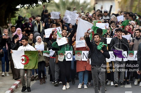 الآلاف يحتجون في الجزائر على ترشح بوتفليقة للرئاسة مجدداً - afp 55f74ee886d491564d9306983e7459b32d0a9c2b