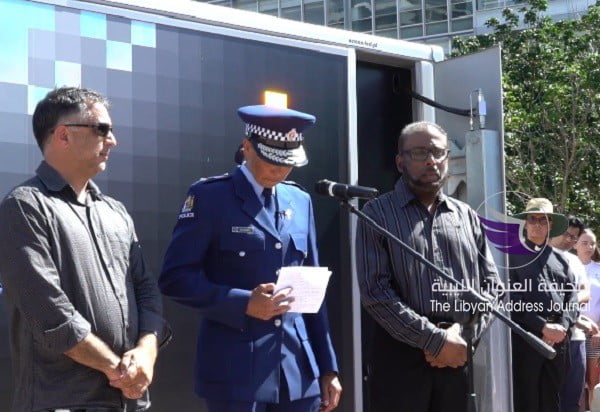 (بالفيديو) قائدة شرطة نيوزيلندا تبكي خلال مواساة أهالي ضحايا مذبحة المسجدين وتؤكد إسلامها - jj8258653