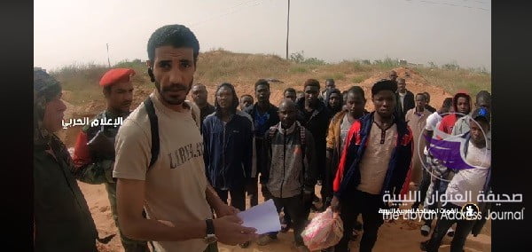القوات المسلحة تجلي عمالة وافدة عالقة بمناطق الاشتباكات في طرابلس - 0 4