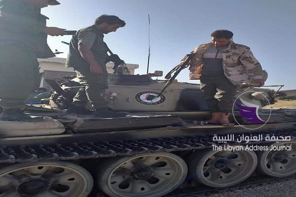 صور .. الجيش الليبي يغنم دبابة تابعة للجماعات الإرهابية في طرابلس - 600 1