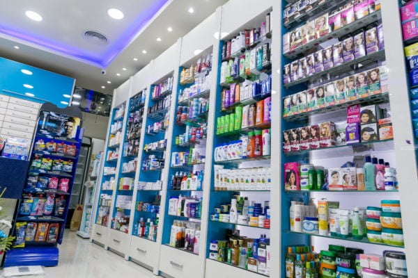 الصحة تُخيّر أصحاب الرخص التجارية بين العمل بالقطاع العام أو الخاص - Pharmacy 12 of 48 e1556216416123