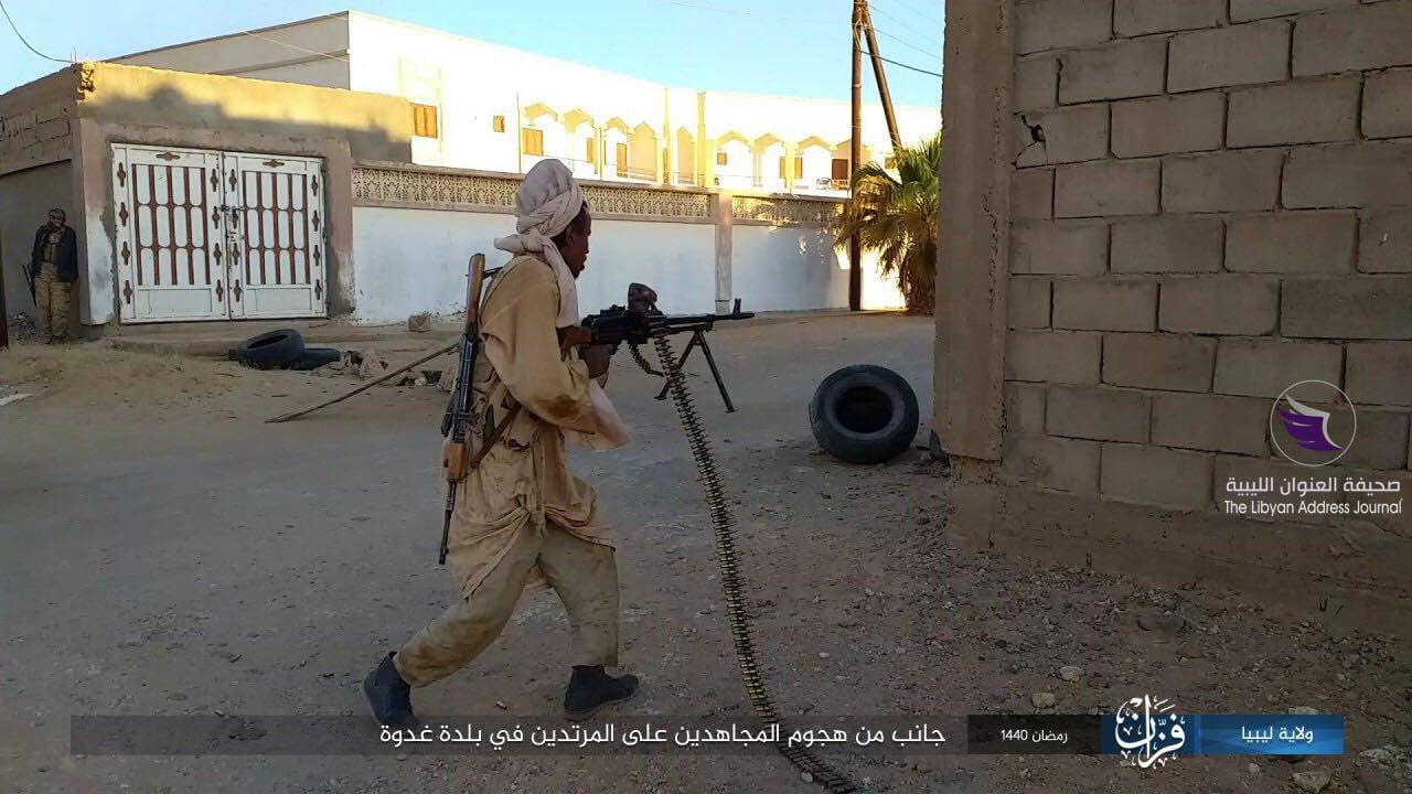 صور ..داعش الإرهابي ينشر صور الهجوم على منطقة غدوة الذي تبنته حكومة الوفاق - 60013832 2218393975080314 1442043859566592 n