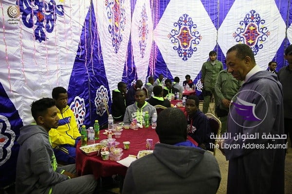 (شاهد الصور) الثني يحضر مأدبة إفطار بمقر احتجاز المهاجرين غير القانونيين في بنغازي - 60303664 656840554755411 5669032745372745728 n
