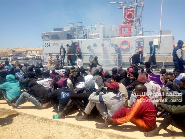 المنظمة الدولية للهجرة تبدي قلقها من إعادة مهاجرين قسرًا واحتجازهم تعسفًا في طرابلس - D7QRR 0WsAIdB1D