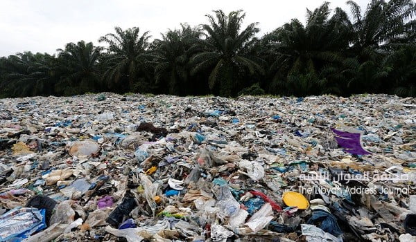 ماليزيا تعيد 3 آلاف طن من نفايات البلاستيك لبلدان المنشأ - LYNXNPEF4R0MX L