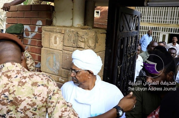 (شاهد الصور) الرئيس السوداني المخلوع يمثل أمام النيابة العامة - 64985732 2375661489221642 1690658904783978496 n