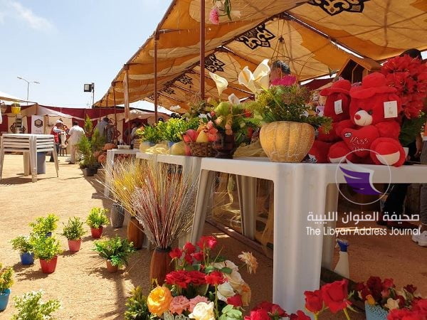 إقامة معرض للزهور بجامعة بنغازي تحت شعار "بنغازي تصنع الجمال" 7 إقامة معرض للزهور بجامعة بنغازي تحت شعار "بنغازي تصنع الجمال" - 65045041 1216663681855411 861984212431929344 n
