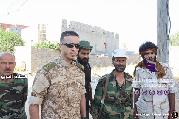 الجيش يأسر أحد أفراد مجموعات الوفاق المسلحة خلال صده هجوم منطقة الأحياء البرية بطرابلس 10 الجيش يأسر أحد أفراد مجموعات الوفاق المسلحة خلال صده هجوم منطقة الأحياء البرية بطرابلس - 66452832 467400987164940 278563272351809536 n