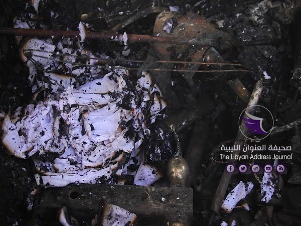 بالصور.. تفجيرات إرهابية ببنغازي تضرب جنازة قائد سابق بالقوات الخاصة الليبية 8 بالصور.. تفجيرات إرهابية ببنغازي تضرب جنازة قائد سابق بالقوات الخاصة الليبية - ALHADTH.01 46 57 19.Still029