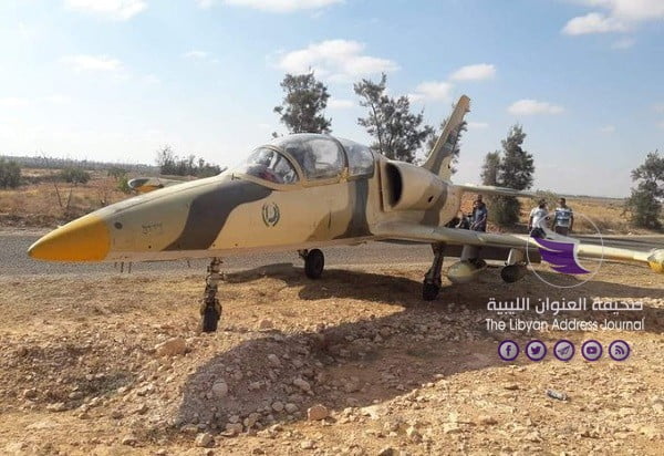 هبوط طائرة حربية ليبية قرب مدينة مدنين التونسية لأسباب لازالت مجهولة - EAEITSpXsAEgrDF