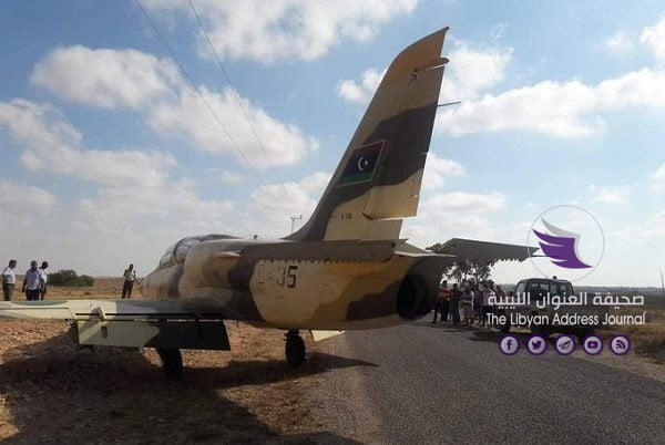 هبوط طائرة حربية ليبية قرب مدينة مدنين التونسية لأسباب لازالت مجهولة - EAEITu6XsAEUXkT