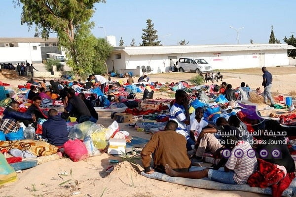 رويترز: نقل المزيد من المهاجرين إلى مركز احتجاز تاجوراء بطرابلس - LYNXNPEF6B1H4 L