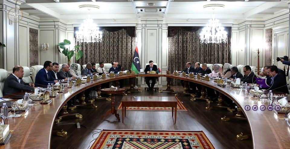 تخفيض مرتبات رئيس وأعضاء المجلس الرئاسي 1 تخفيض مرتبات رئيس وأعضاء المجلس الرئاسي - 74795971 2487894481467932 7051660809050521600 o