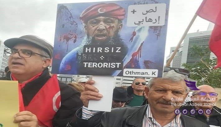 تحت شعار لا للتدخل التركي في ليبيا.. تونسيون يتظاهرون أمام سفارة تركيا في تونس - 545477 e1577533133467