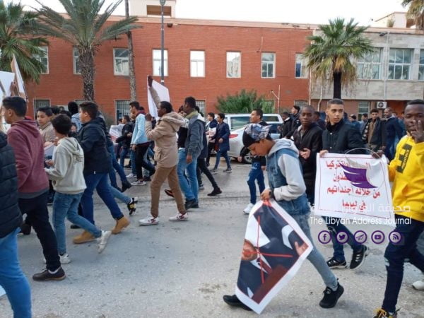 بالصور.. مظاهرة راجلة في بنغازي تنديدًا بالتدخل التركي في ليبيا - 78585500 3066818083346287 6058352796107800576 n
