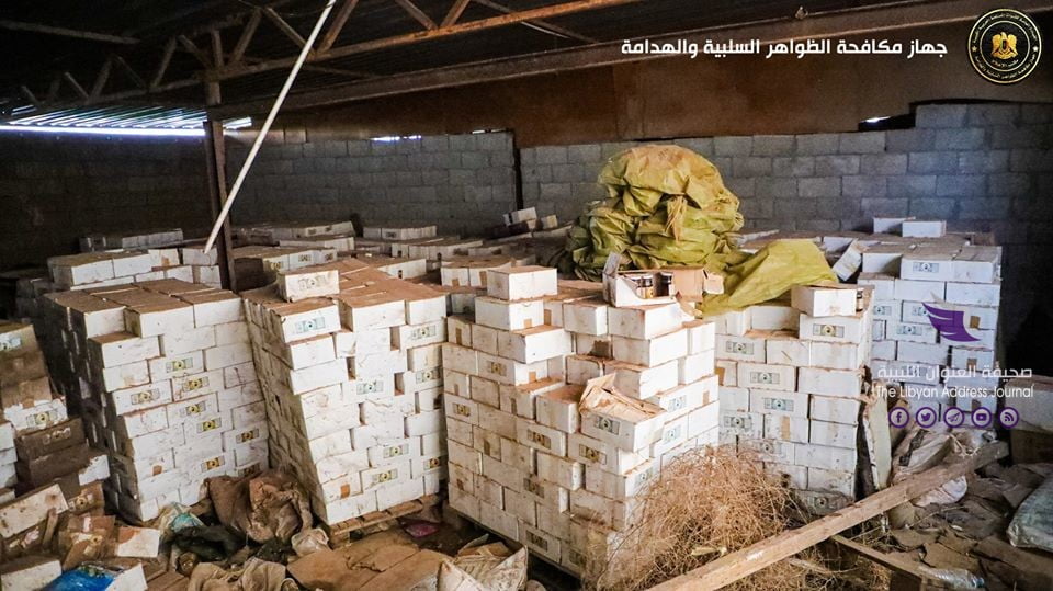 بسبب المخالفات.. "الظواهر السلبية" يغلق مصنعا للمنتجات الغذائية في بنغازي 13 بسبب المخالفات.. "الظواهر السلبية" يغلق مصنعا للمنتجات الغذائية في بنغازي - 80662035 164683108239620 295328415198740480 o
