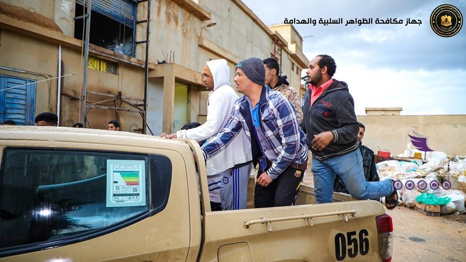 بسبب المخالفات.. "الظواهر السلبية" يغلق مصنعا للمنتجات الغذائية في بنغازي 14 بسبب المخالفات.. "الظواهر السلبية" يغلق مصنعا للمنتجات الغذائية في بنغازي - 81749633 164682748239656 7937724046957871104 o