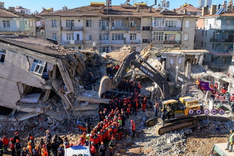 ارتفاع حصيلة قتلى زلزال تركيا إلى 35 وتراجع الأمل في العثور على أحياء - 96c7678f198cfcc2b242cb165114f83395702909