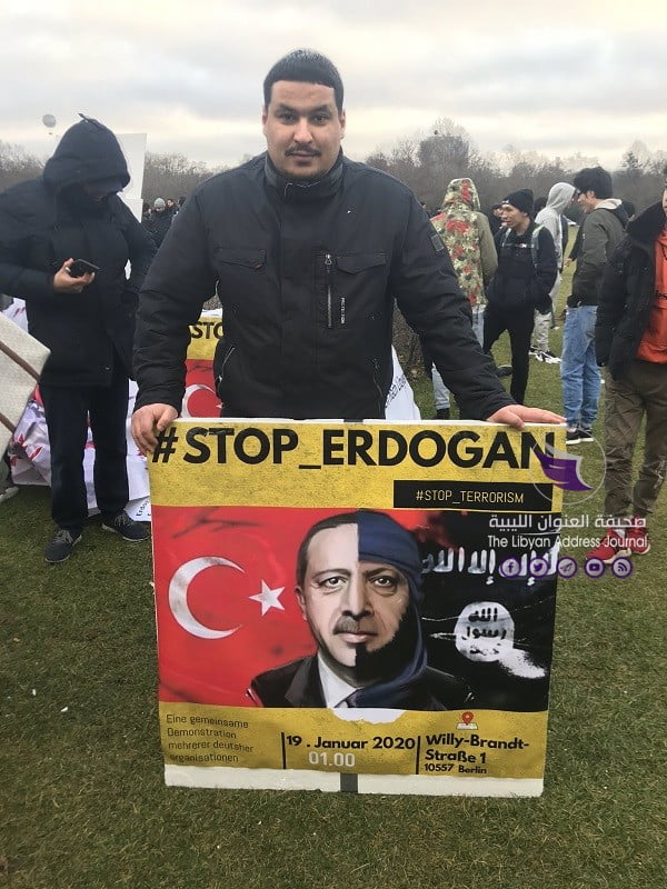 بالصور.. الجالية الليبية رفقة الجاليات السورية والكردية والمصرية في ألمانيا تتظاهر أمام مقر انعقاد قمة برلين ضد الغزو التركي لليبيا - EOp42puXsAA FY7