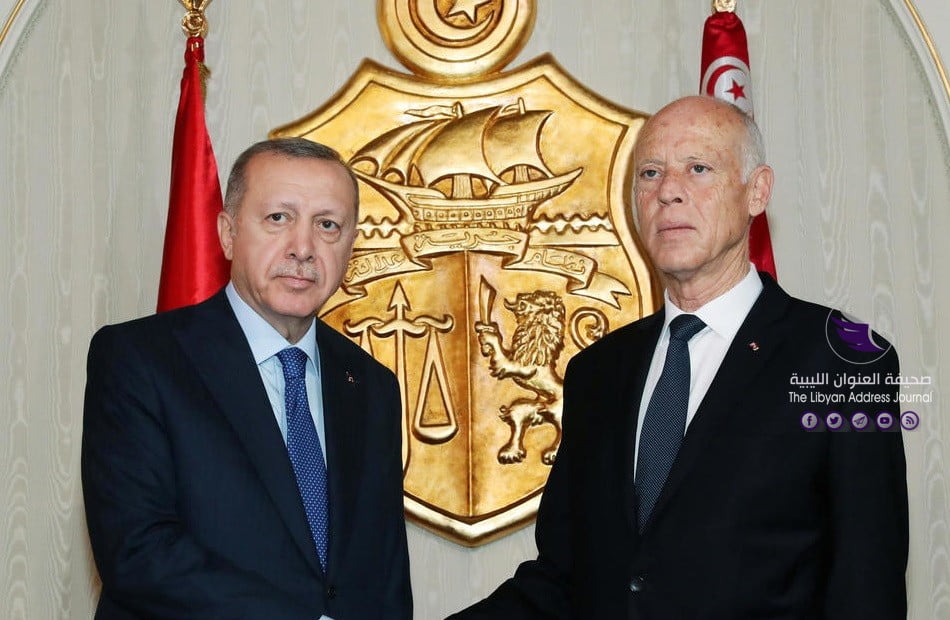 رد على الجدل الذي أثارته زيارة "أردوغان" إلى تونس.. قيس سعيد: أرضنا وسماؤنا وبحارنا لا سيادة فيها إلا للدولة التونسية وحدها - في زيارة مفاجئة أردوغان في تونس لبحث الملف الليبي مع سعيّد