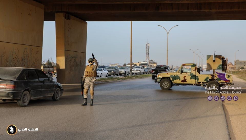 بالصور| معززة بأطقم طبية.. وحدات من نخبة الجيش تنتشر في بنغازي لتطبيق حظر التجول 19 بالصور| معززة بأطقم طبية.. وحدات من نخبة الجيش تنتشر في بنغازي لتطبيق حظر التجول - 90235946 1477983569046992 4093324117665644544 o
