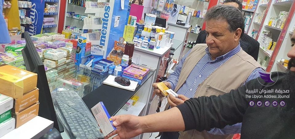 وزير الصحة يتابع عمل صيدليات بنغازي خلال ساعات حظر التجول - 90608948 2332377610393445 3772787577334005760 o