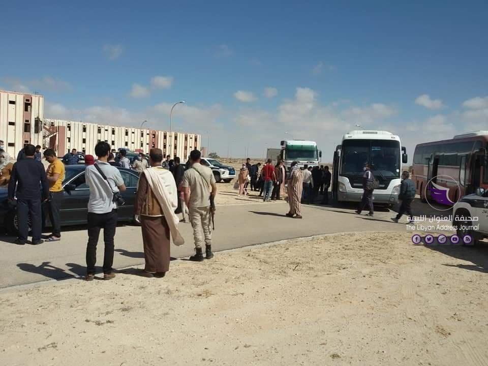 دخول مواطني البريقة العائدين من مصر إلى حجر صحي في جامعة النجم الساطع 11 دخول مواطني البريقة العائدين من مصر إلى حجر صحي في جامعة النجم الساطع - 95138784 578574449437474 8346781787405418496 n