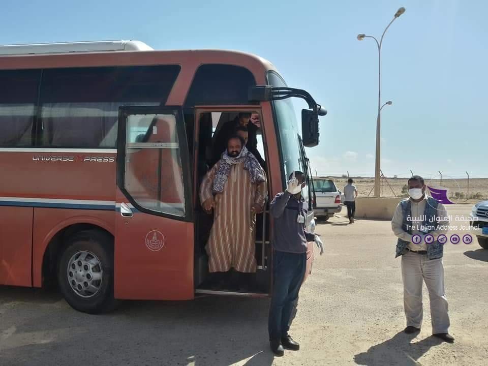 دخول مواطني البريقة العائدين من مصر إلى حجر صحي في جامعة النجم الساطع 8 دخول مواطني البريقة العائدين من مصر إلى حجر صحي في جامعة النجم الساطع - 95491621 673412236790948 8971006192402825216 n