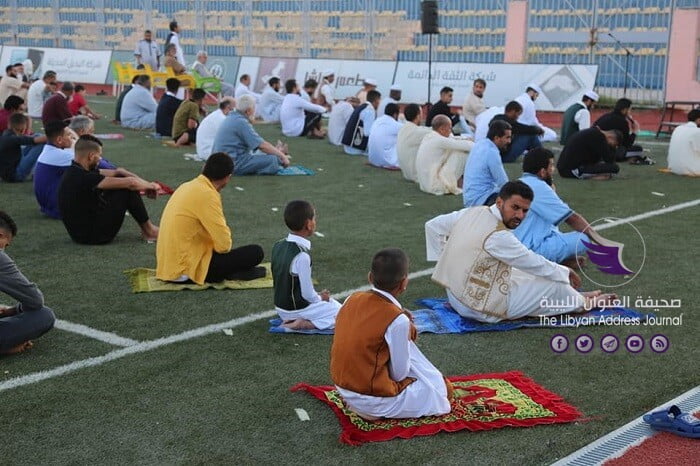 بالصور| أهالي البيضاء يؤدون صلاة العيد في ملعب نادي الأخضر - 116721644 3429999330396612 7032747938106943343 n