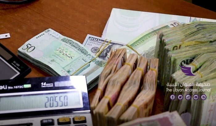 أسعار العملات مقابل الدينار الليبي في تعاملات الخميس - سعر صرف الدولار الأمريكي مقابل الدينار الليبي