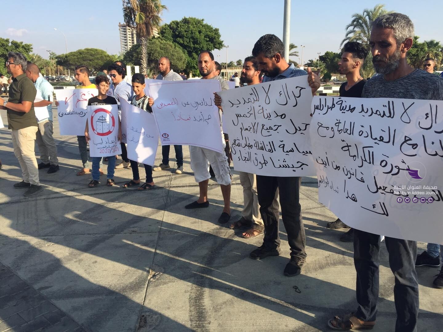 وقفة احتجاجية ببنغازي تطالب بمحاربة الفساد في ليبيا - 120075444 112030340650460 1476487457180412835 o 1