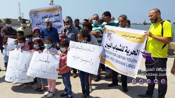 صور ...وقفة احتجاجية لأهالي الرياضيين الليبيين المعتقلين في إيطاليا بمدينة بنغازي - 600 1