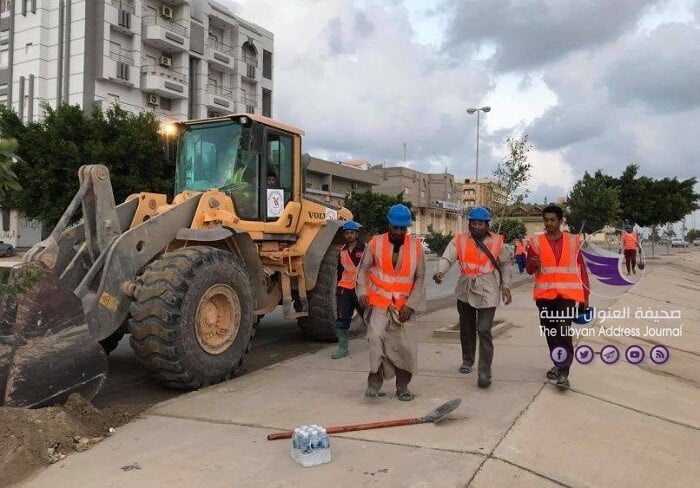 بلدية طبرق تطلق حملة لتنظيف قنوات تصريف مياه الأمطار - 124401412 4035453019803544 5703223929606434408 n